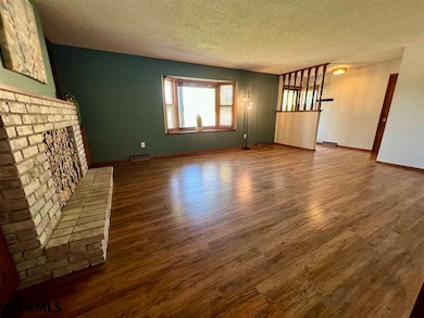 512 E 35th St, Scottsbluff, NE 69361 - photo 3