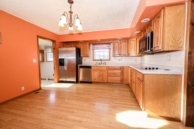 813 E 9th St, Auburn, IN 46706 - photo 6