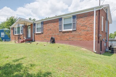 2002 Westwood Dr, Columbia, TN 38401 - photo 2