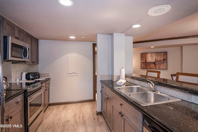 St-James-PlL-Web_12 units only kitchen