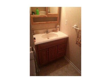 main level bath, vanity