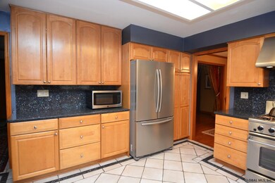 141 S Waldron Ln, Wynantskill, NY 12198 - photo 5