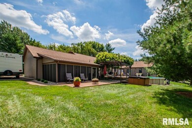 2209 Hillcrest St, Harrisburg, IL 62946 - photo 7