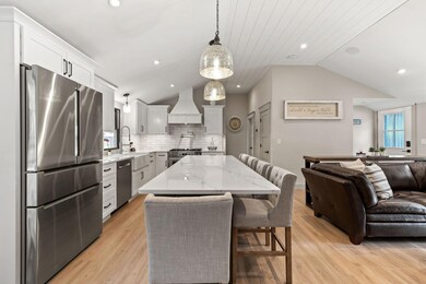 6-web-or-mls-9 Locust Ave Final-7