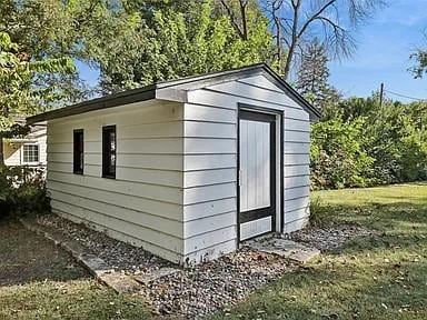 1028 28th St, West Des Moines, IA 50266 - photo 3