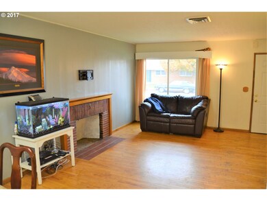 808 E 19th St, the Dalles, OR 97058 - photo 5