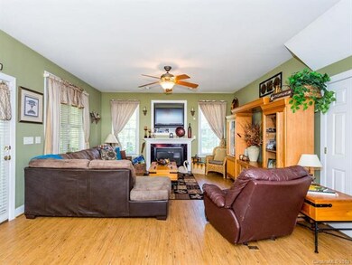 115 Chestnut Ln, Hendersonville, NC 28792 - photo 6