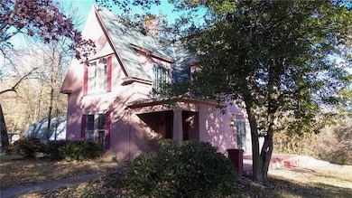 1911 N 22nd St, Saint Joseph, MO 64505 - photo 2