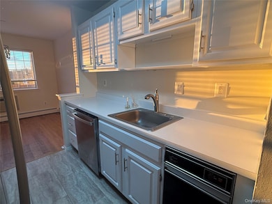 Copper Beech unit 1-25, White Plains, NY 10601 - photo 4