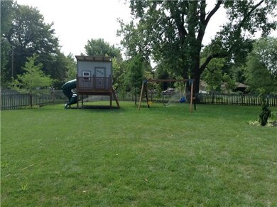 423 Wiltshire Dr, Raymore, MO 64083 - photo 3