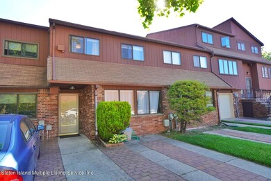 11 Pamela Ln unit 128, Staten Island, NY 10304 - photo 2