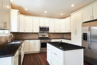 542 W Gladys Ave, Elmhurst, IL 60126 - photo 3