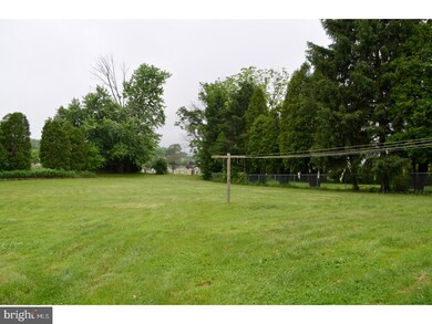 2213 Carol Ln, Norristown, PA 19401 - photo 4