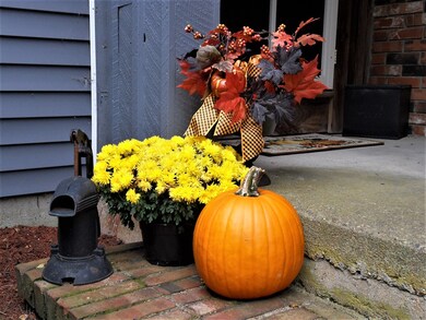 215 Elm St, Blackstone, MA 01504 - photo 4