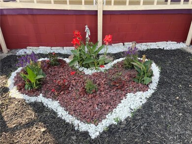 Charming garden in front