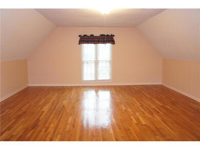Play, party or entertain in the huge bonus room lo