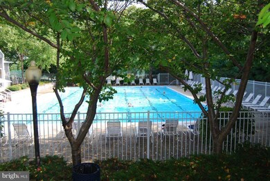 4405 Silverbrook Ln unit 303, Owings Mills, MD 21117 - photo 3