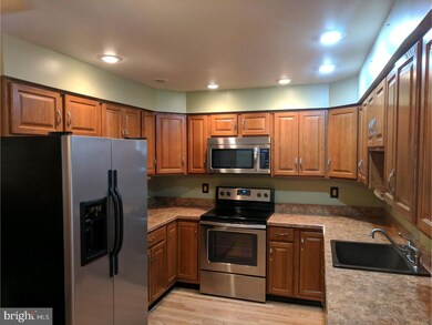 908 Hawthorne Ave, Secane, PA 19018 - photo 6