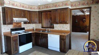 7121 SW Fountaindale Rd, Topeka, KS 66614 - photo 2