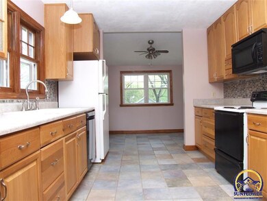 1532 SW Campbell Ave, Topeka, KS 66604 - photo 6