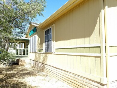 1085 White Oak front view looking north