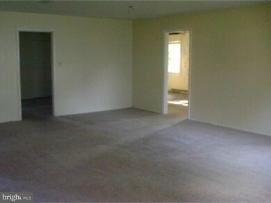 146 Pheasant Ln, Willingboro, NJ 08046 - photo 5