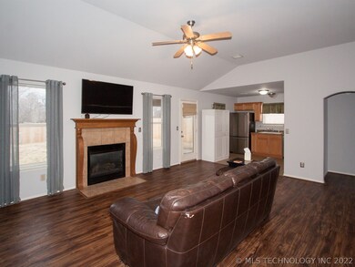 4240 S 202nd East Ave, Broken Arrow, OK 74014 - photo 2