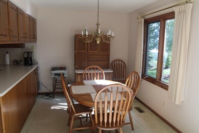 6-Dining area