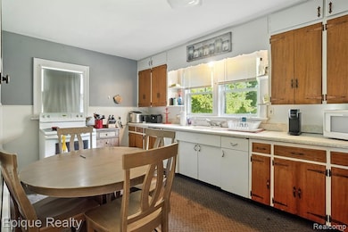 203 E Mechanic St, Yale, MI 48097 - photo 5