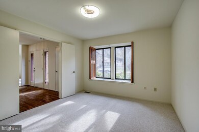 2516 Oakenshield Dr, Potomac, MD 20854 - photo 4