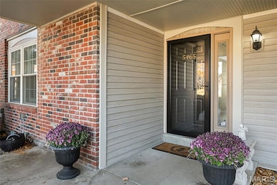 5465 Kenrick Parke Dr, Saint Louis, MO 63119 - photo 2