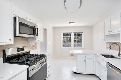 56 Cambridge Dr, Greenwich, CT 06831 - photo 7