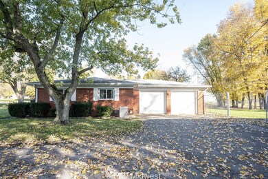 11638 N Division Rd, Fountaintown, IN 46130 - photo 5