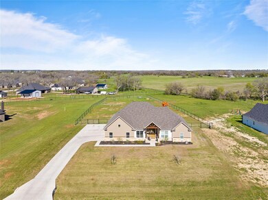 140 Clayton Crossing, Springtown, TX 76082 - photo 2