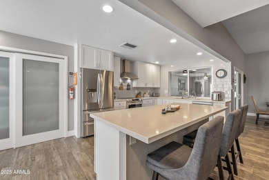 19_8726_E_Devnonshire19_mls