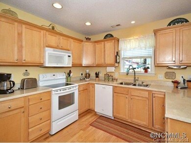 New dishwasher/brkfst bar