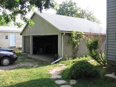 602 S Cherry St, Malden, IL 61337 - photo 3