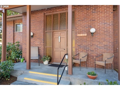 11490 SW Crown Dr unit 4, Portland, OR 97224 - photo 2