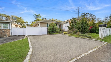 416 Fir Grove Rd, Ronkonkoma, NY 11779 - photo 2