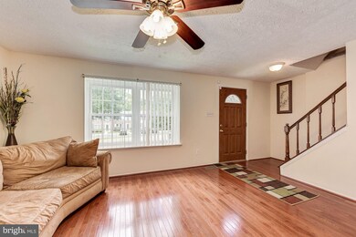 8125 Willowdale Ct, Springfield, VA 22153 - photo 4