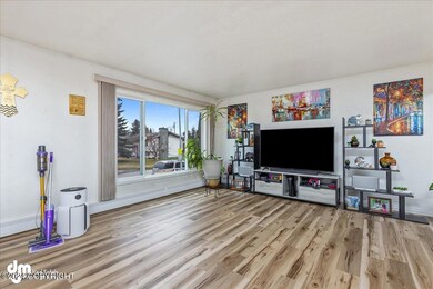 04-Living Room 20240509-DW-1205