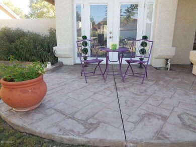 Quaint front patio