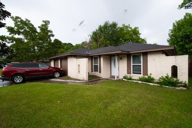 6322 Oaknut Dr, Houston, TX 77088 - photo 2