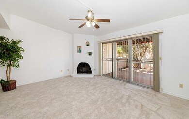 4324 N 28th Way-large-005-005-Main Livin
