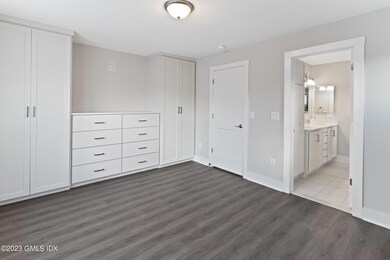 Primary bed with built ins