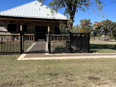 724 Franklin St, Bellevue, TX 76228 - photo 2