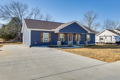 104 E Bomar Ct, Shelbyville, TN 37160 - photo 2