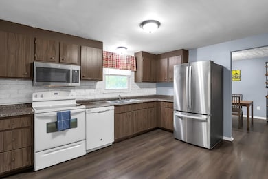 4005 Vermilion Realtor BethanyB kitchen