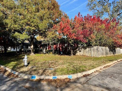 600 Livingston Dr, Hurst, TX 76053 - photo 5