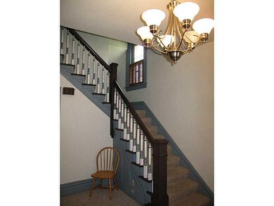 Entry/Foyer.